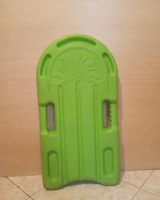 Tavoletta da nuoto verde Surf Swim ideale bimbi