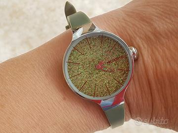 Orologio analogico  da donna  .