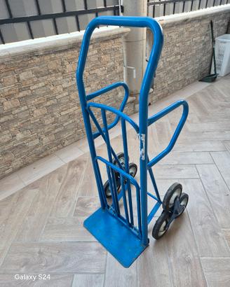carello saliscale  a 3 ruote 