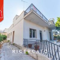 Villa da ristrutturare libera su quattro lati