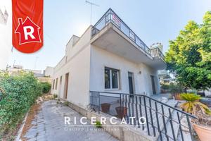 Villa da ristrutturare libera su quattro lati