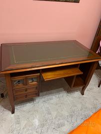 Scrivania in legno