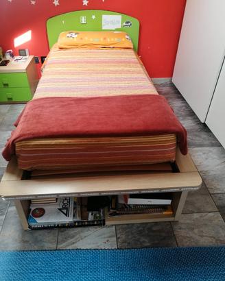Cameretta composta da letto, scrivania, comodino