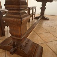 Tavolo in legno con sedie