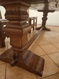 Tavolo in legno con sedie