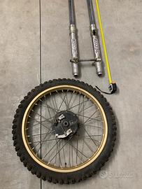 Forcella completa Kayaba con cerchio Yamaha 82/83 