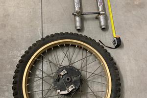 Forcella completa Kayaba con cerchio Yamaha 82/83 