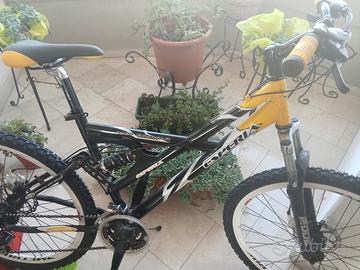 MTB del 26 biammortizzata con freni a disco 