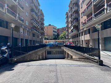 Trieste, posto moto in V.le R. Sanzio