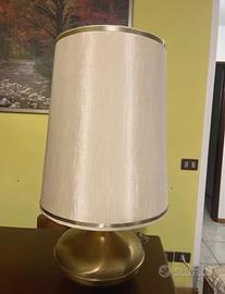 Lampada da tavolo in ottone con paralume