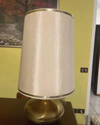 Lampada da tavolo in ottone con paralume