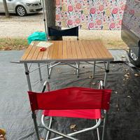 Tavolo e sedie campeggio