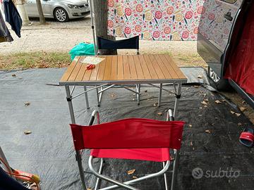 Tavolo e sedie campeggio