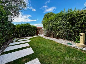 2 LOCALI A PESCHIERA DEL GARDA