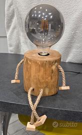 lampada da tavolo in legno artigianale