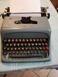 Macchina da scrivere Olivetti