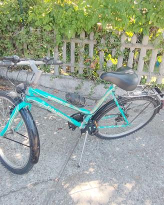 Mountain bike misura 26 con cambio di marcia 