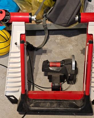 Rullo bici Elite Force 8 con copertone e bluetooth