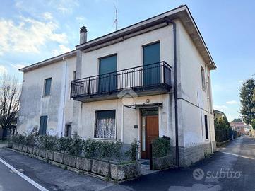 CASA SEMINDIPENDENTE A CARATE BRIANZA
