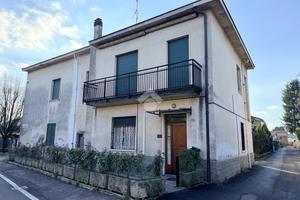 CASA SEMINDIPENDENTE A CARATE BRIANZA