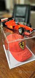 Berretto Scuderie Ferrari autografato