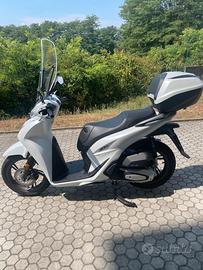 Honda SH 150i 2024 – Solo 1500 km – Pari al nuovo