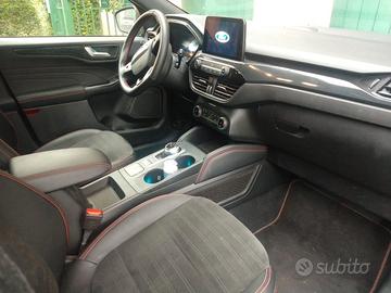 Ford Kuga Plug-in Hybrid + benzina Modello St Line