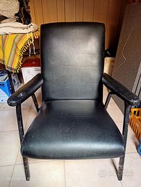 Poltrona vintage anni '60/70 in pelle e struttura