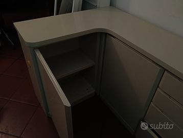 Mobiletto legno beige laccato angolare