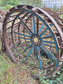 Ruote in ferro gabbie trattore Ford