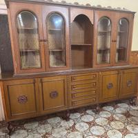 Credenza, più tavolo con sei sedie.