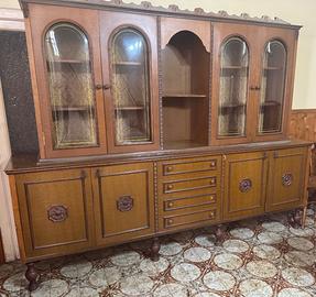 Credenza, più tavolo con sei sedie.