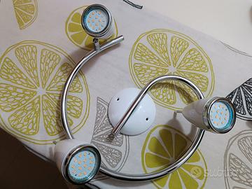 Plafoniera led con faretti.