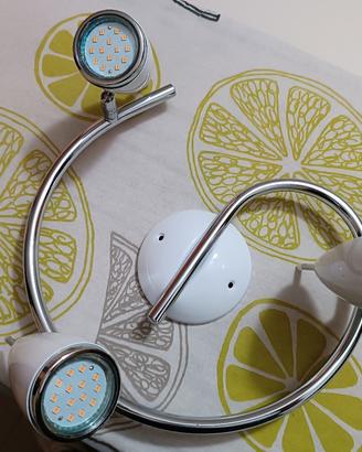 Plafoniera led con faretti.