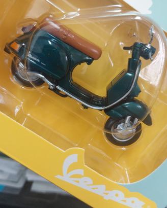 Vespa Piaggio PX150 Catalyzed 1:18