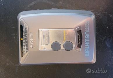 Sony Walkman FM/AM Radio Cassette Player WM-FX383