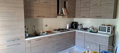 cucina angolare completa di elettrodomestici 