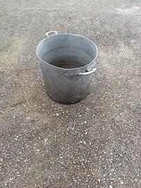 PENTOLONE GRANDE CON MANICI