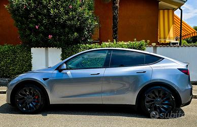 Tesla Model Y Performance. AWD – Quicksilver