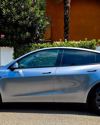 Tesla Model Y Performance. AWD – Quicksilver