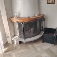 Camino angolare con marmo e mensola