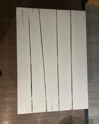 Tavolino artigianale in legno di pallet con ruote