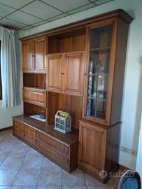 Mobile, tavolo e sedie vendibili separatamente.