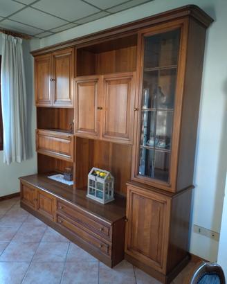 Mobile, tavolo e sedie vendibili separatamente.