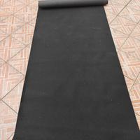 tappeto passatoia nero e cubi oro