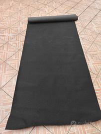 tappeto passatoia nero e cubi oro