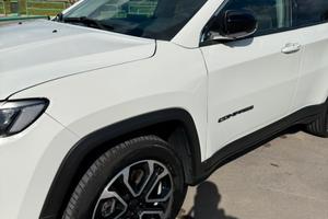 Jeep compass plug in 1300 benzina