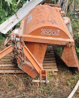 Scava fossi Dondi per trattore