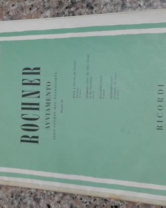 Libro con spartiti musicali