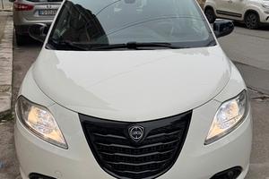 Lancia y